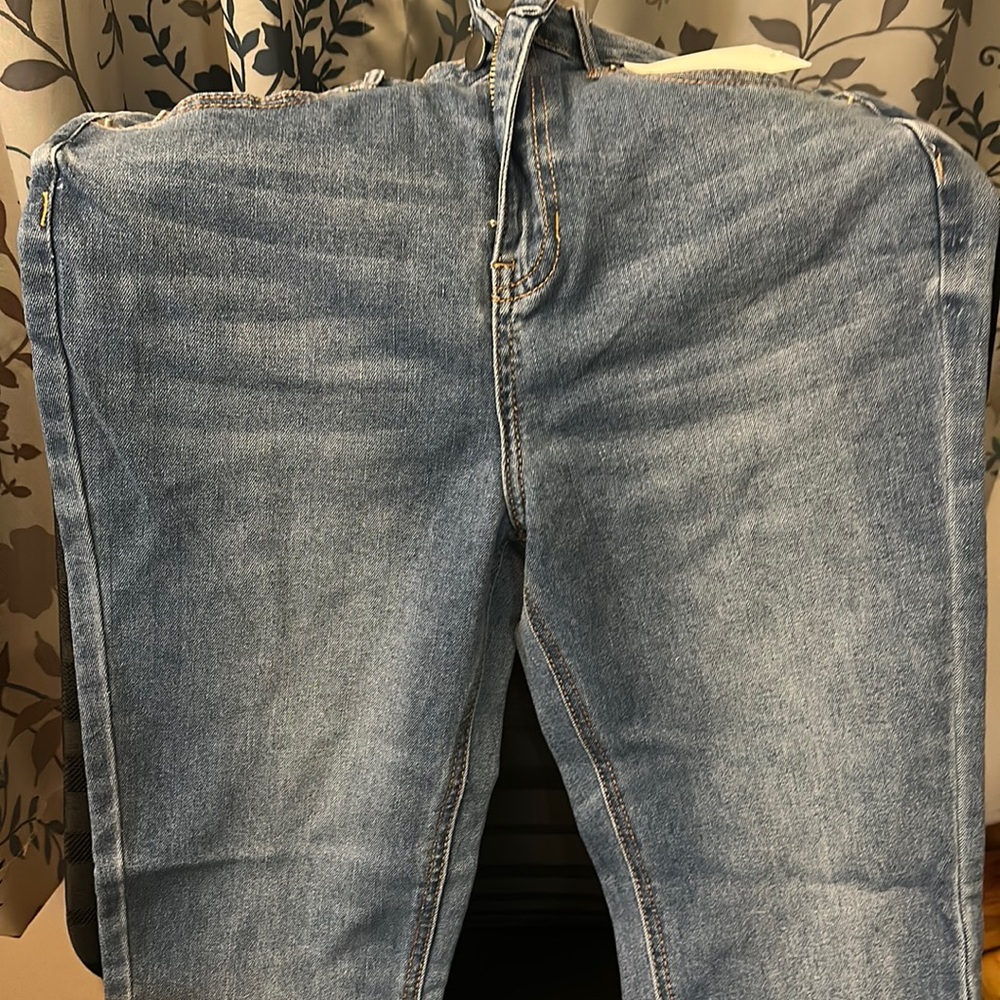 Brand new Abound jeans size 29